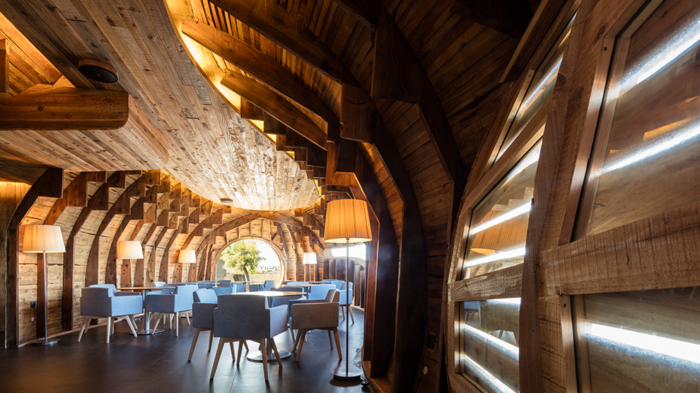 Pormenor do Cella Bar, restaurante nos Açores desenhado pela FCC Arquitetura