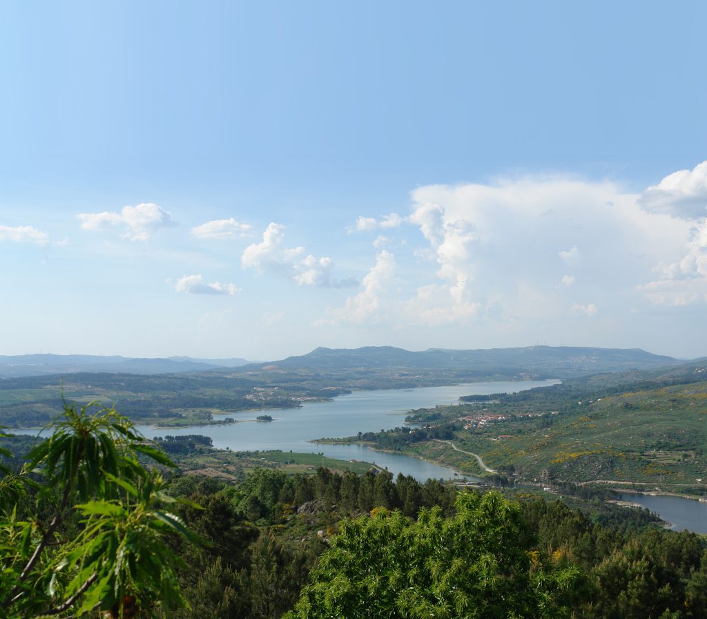 Vista para o rio Távora em Sernancelhe, ponto de paragem do Caminho de Santiago